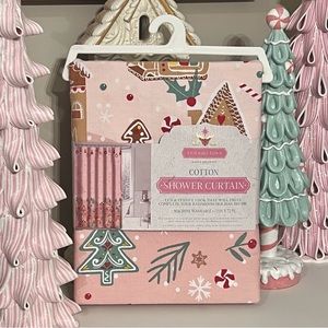 🚫SOLD🚫 Pink Christmas Gingerbread Shower Curtain